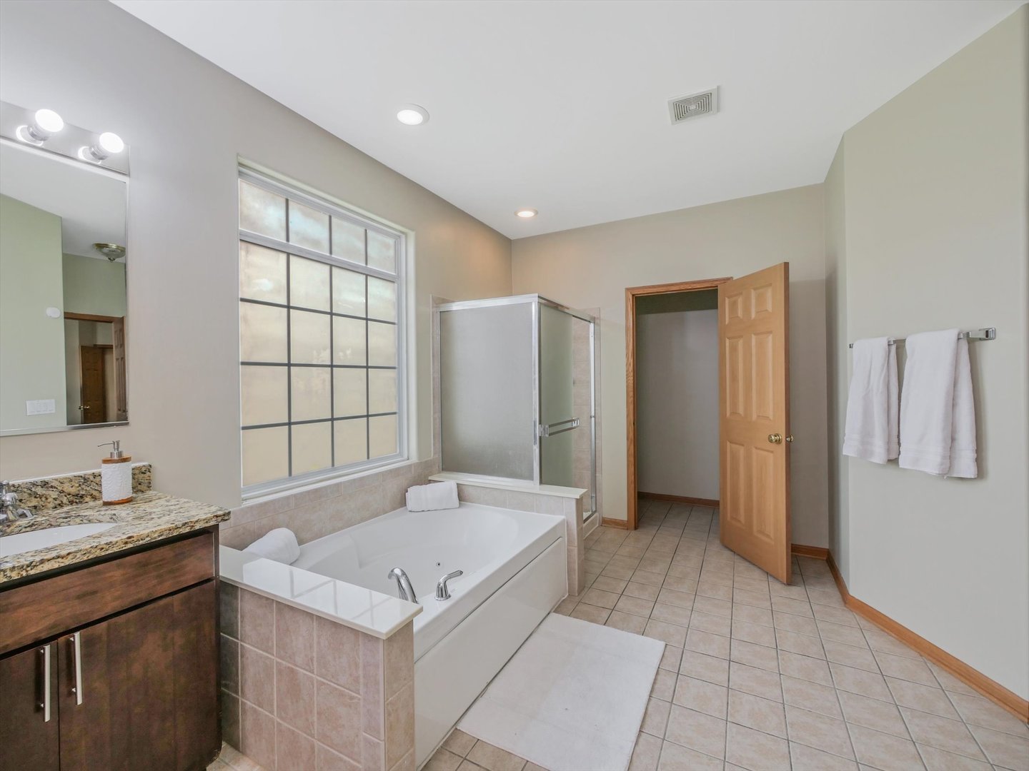 402 S Palmer Drive, Bolingbrook, IL 60490