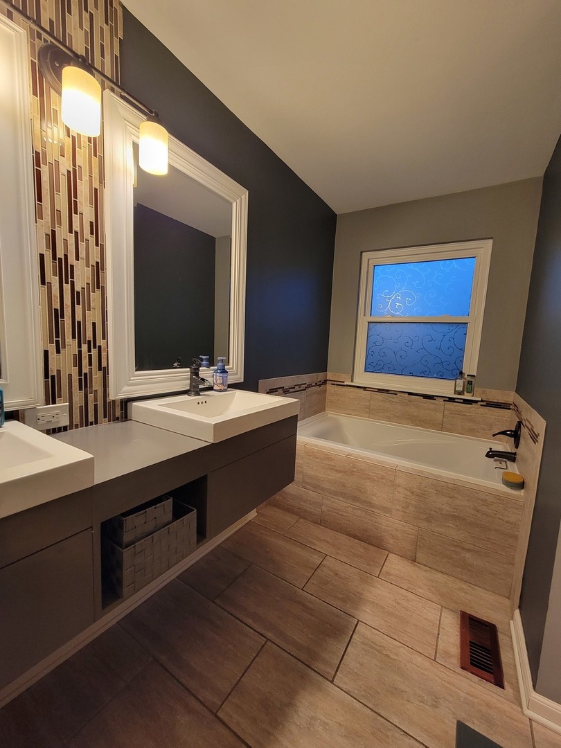 515 SURREY RIDGE Drive, Cary, IL 60013