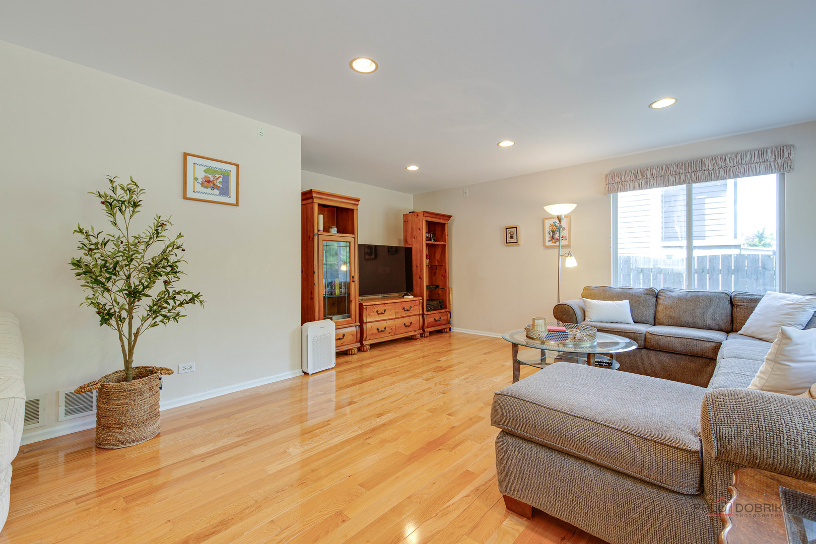 4482 W TUCKER Lane, Waukegan, IL 60085