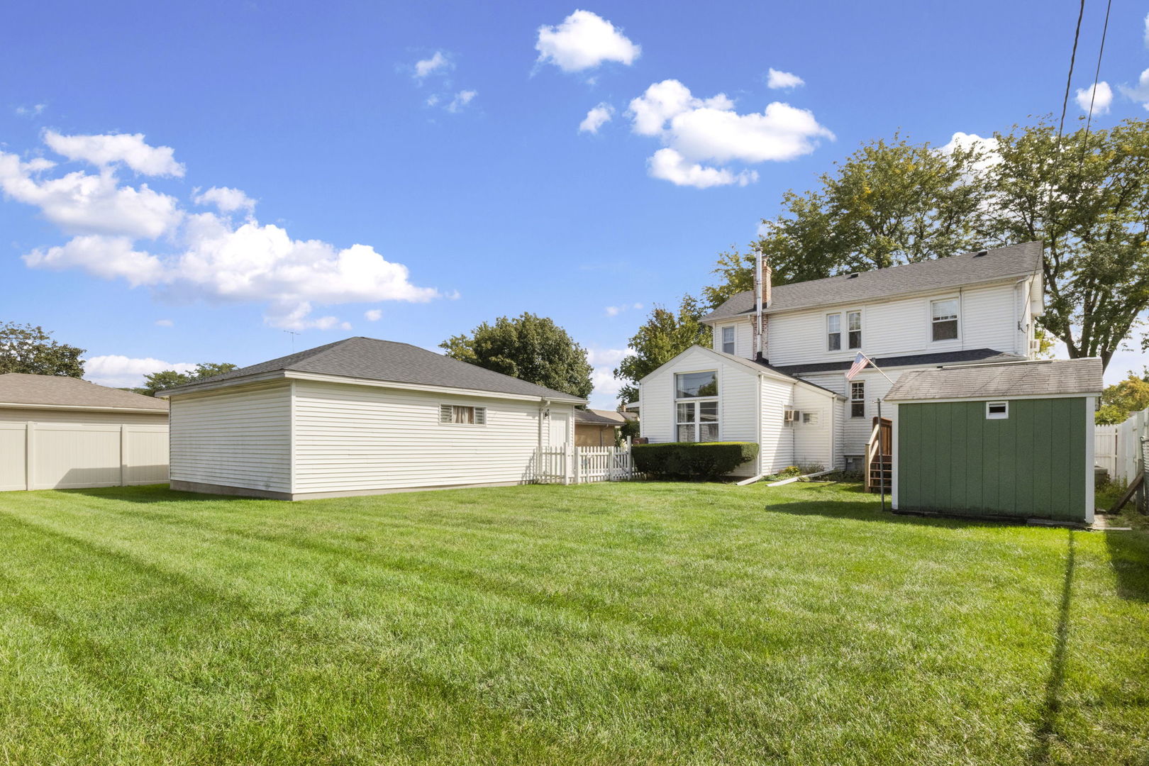 964 Woodlawn Avenue, Des Plaines, IL 60016