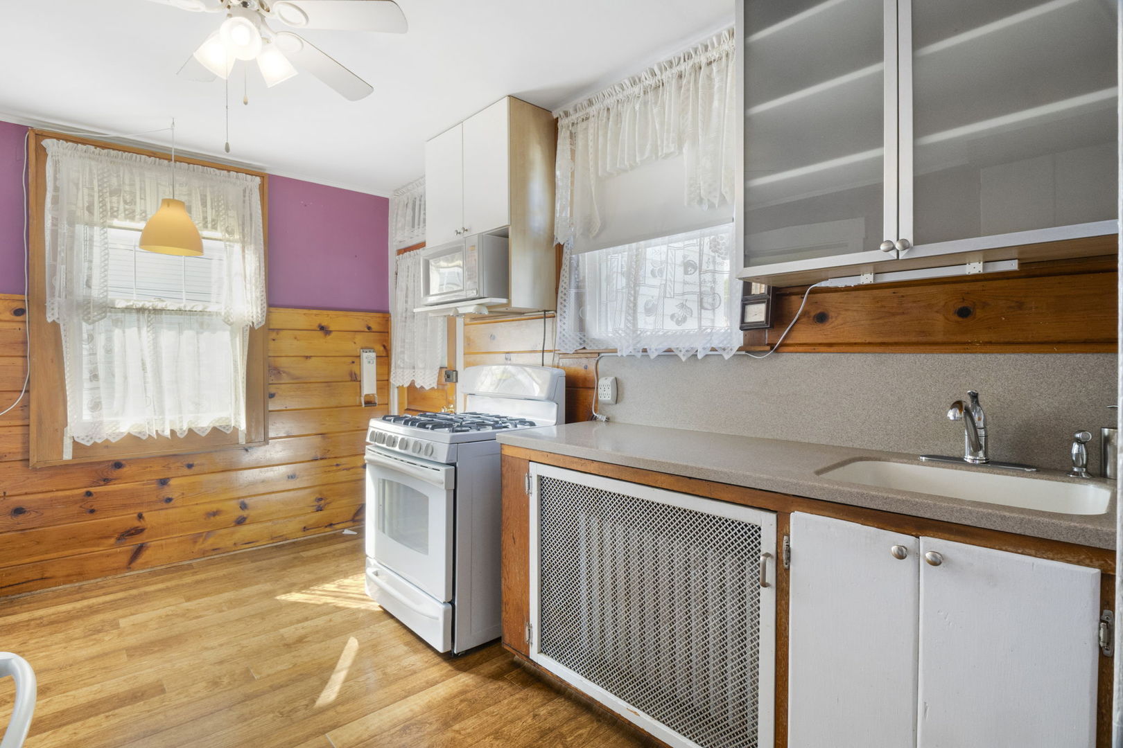 964 Woodlawn Avenue, Des Plaines, IL 60016