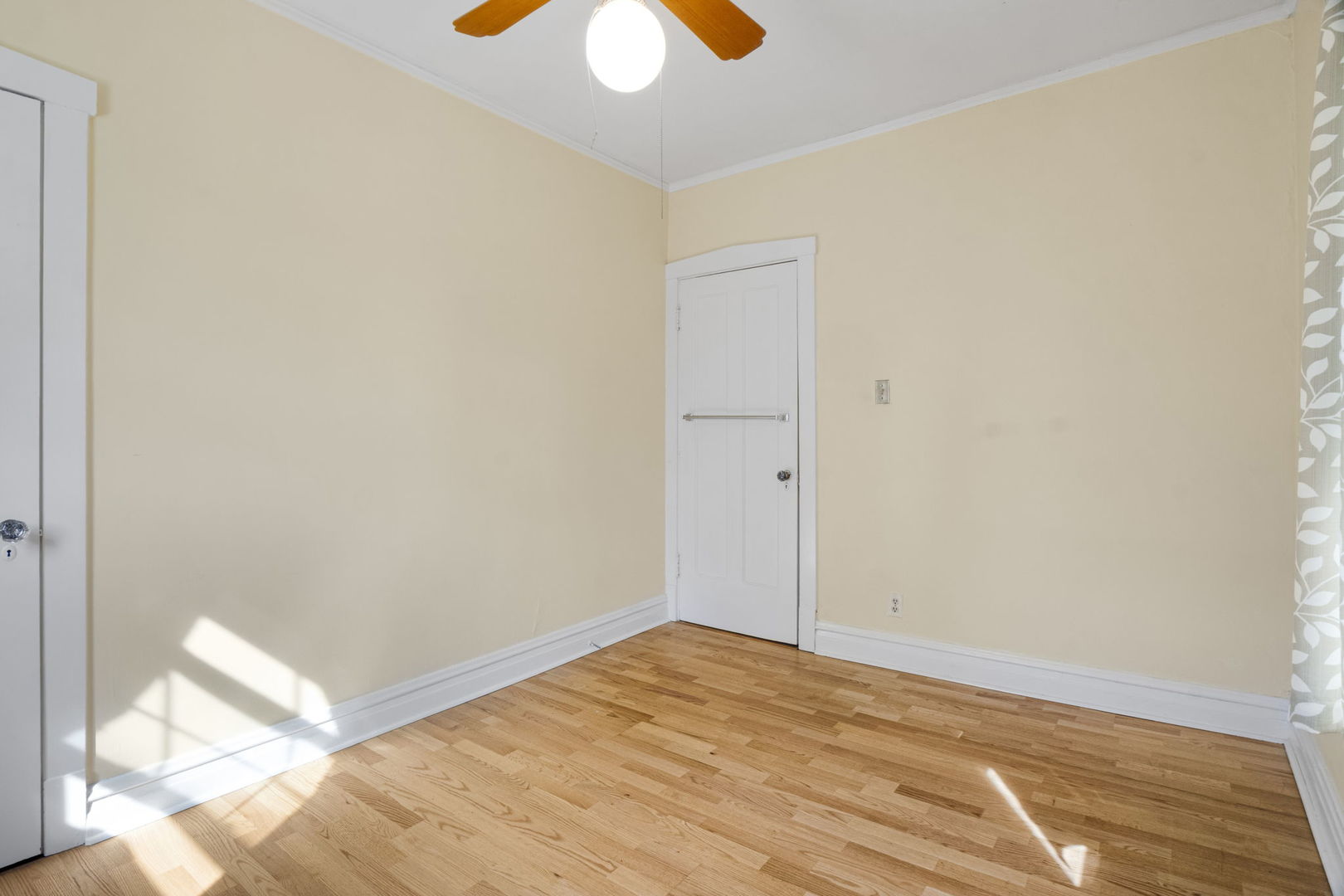 964 Woodlawn Avenue, Des Plaines, IL 60016