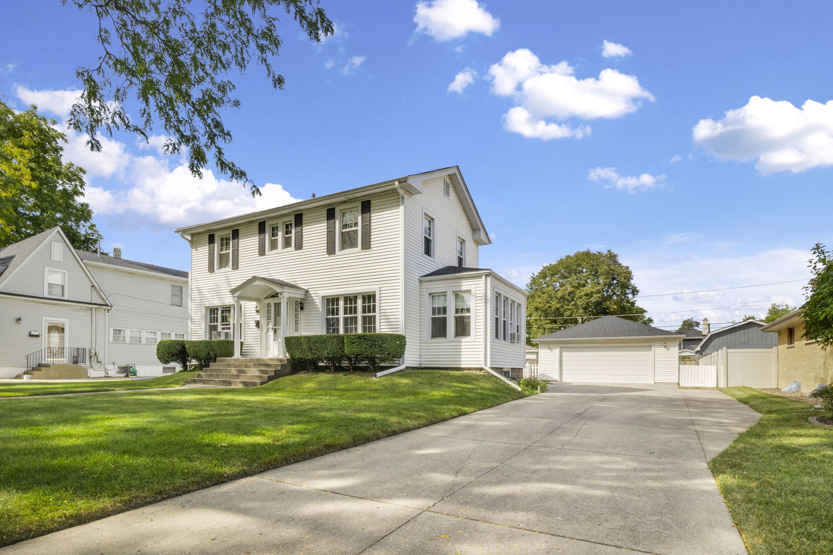 964 Woodlawn Avenue, Des Plaines, IL 60016