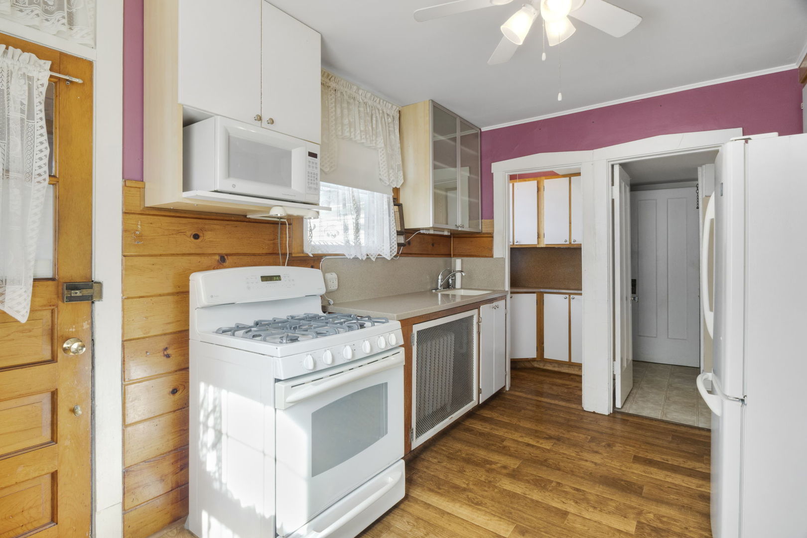 964 Woodlawn Avenue, Des Plaines, IL 60016