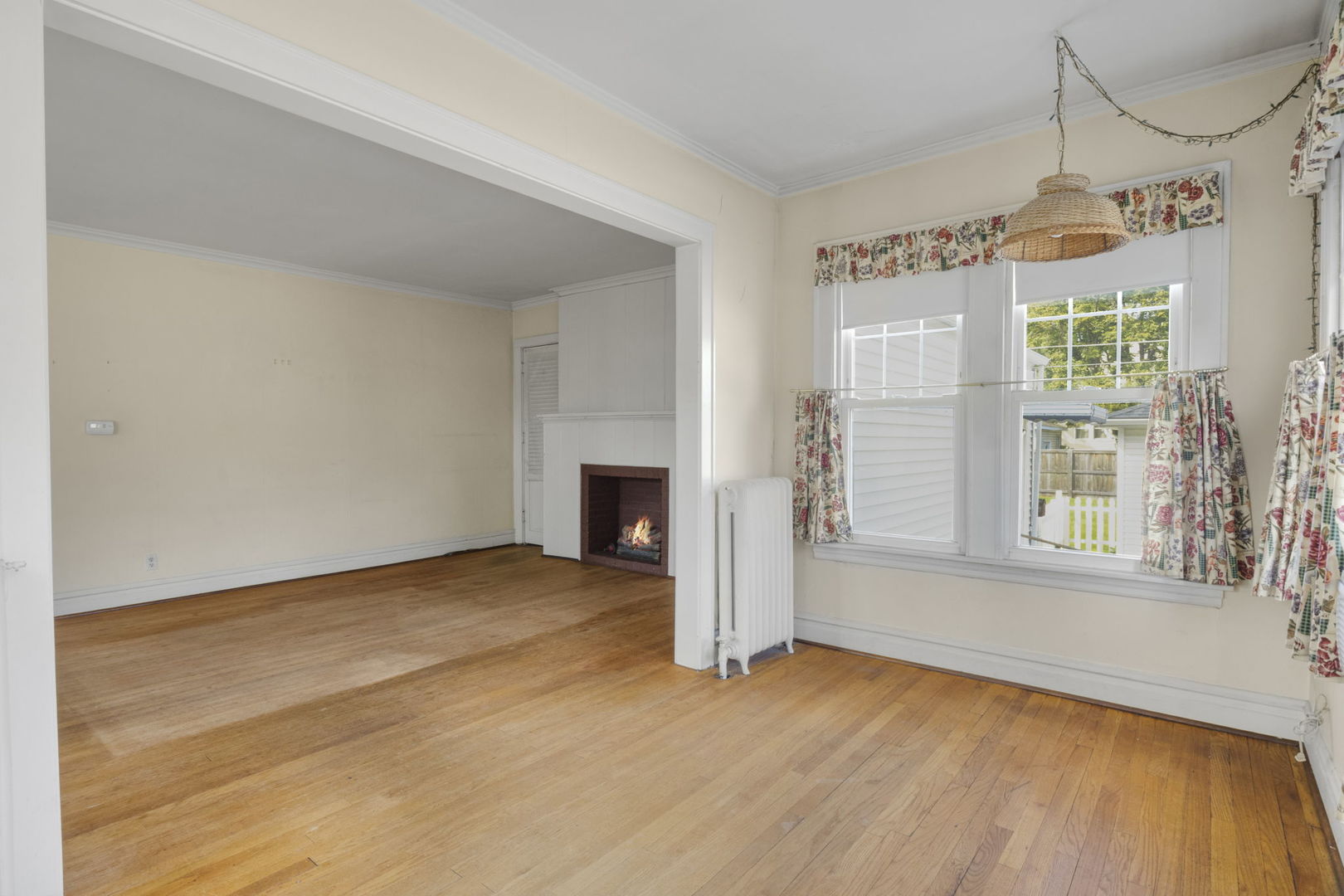 964 Woodlawn Avenue, Des Plaines, IL 60016