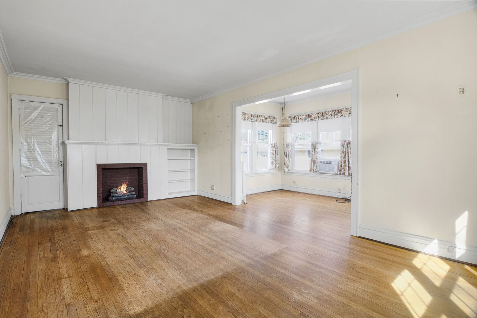 964 Woodlawn Avenue, Des Plaines, IL 60016