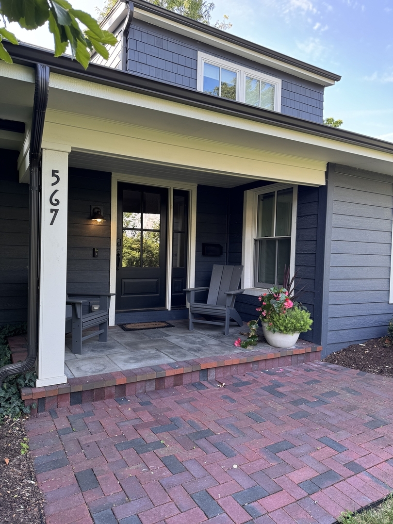 567 Deerpath Road, Glen Ellyn, IL 60137