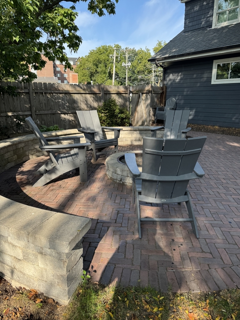 567 Deerpath Road, Glen Ellyn, IL 60137