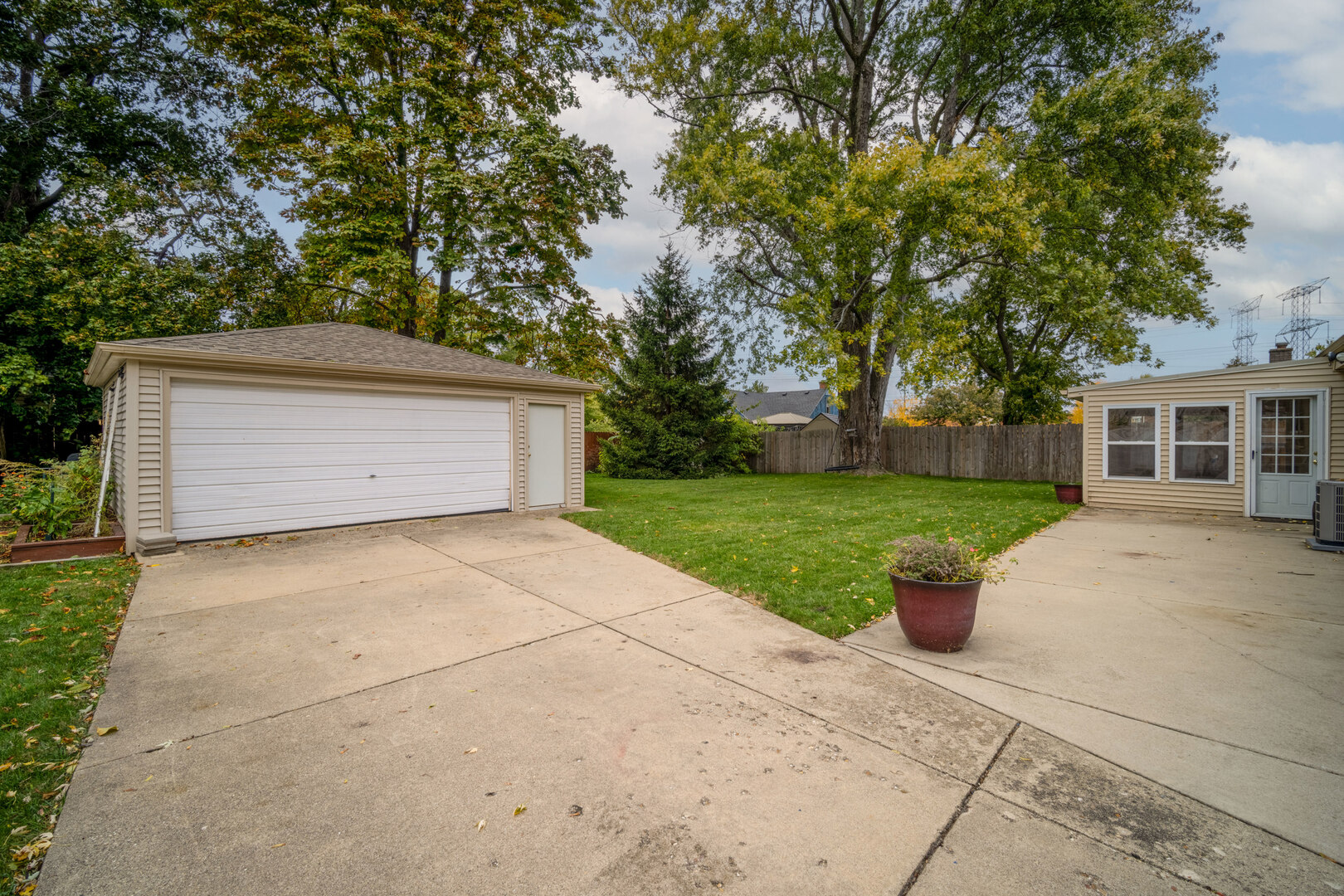 514 S 4th Avenue, Des Plaines, IL 60016