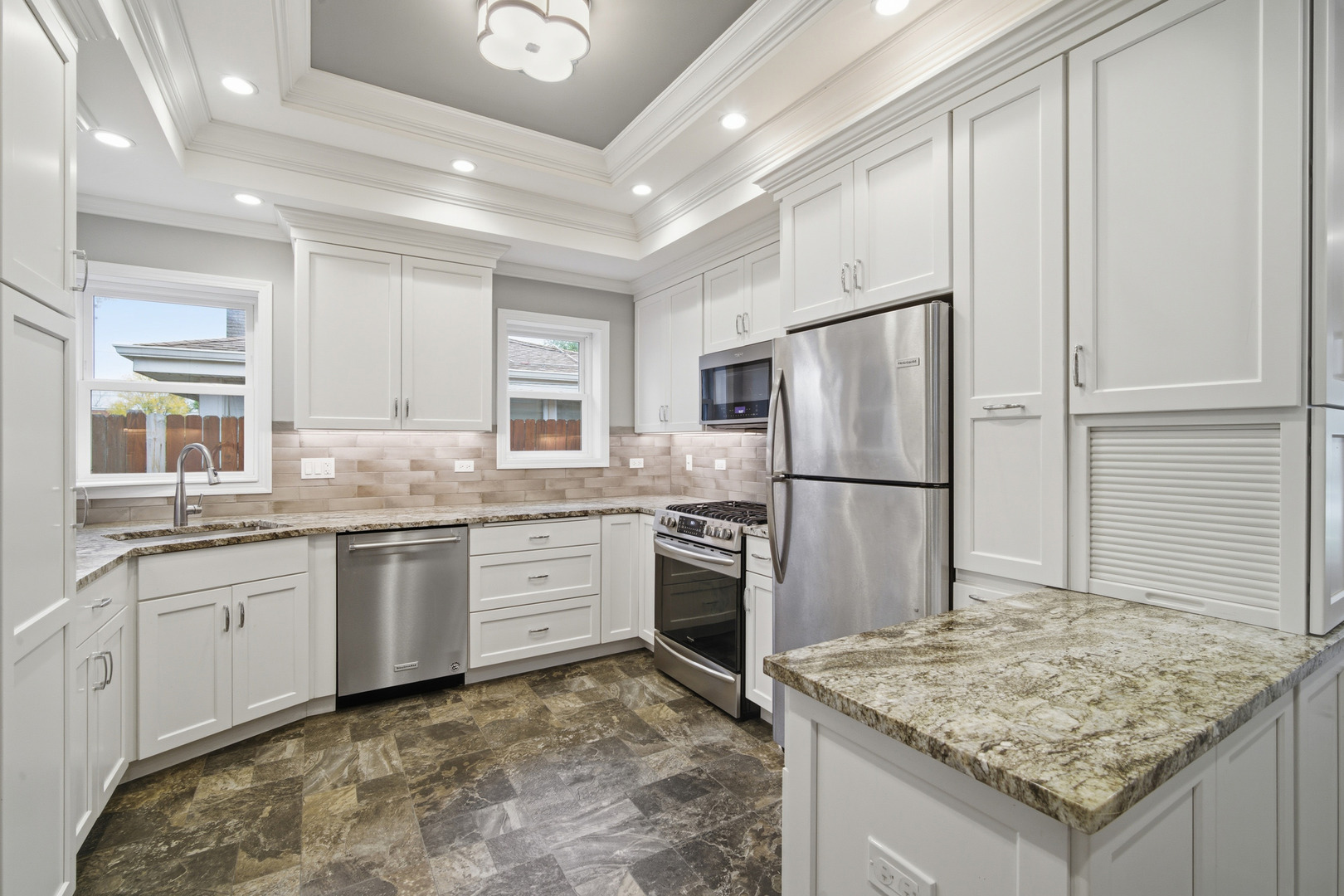 514 S 4th Avenue, Des Plaines, IL 60016