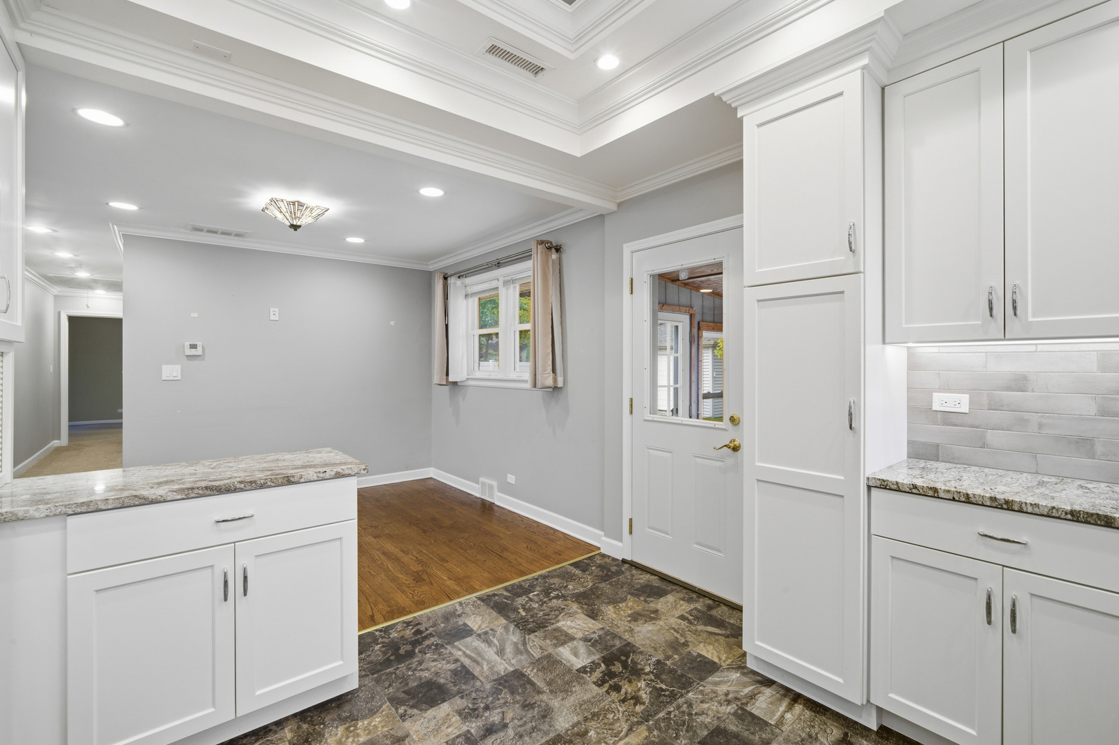 514 S 4th Avenue, Des Plaines, IL 60016