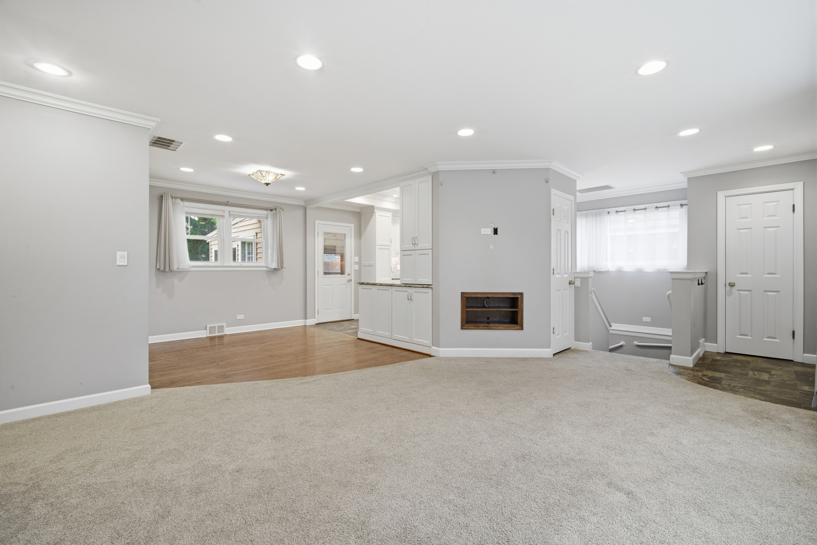 514 S 4th Avenue, Des Plaines, IL 60016