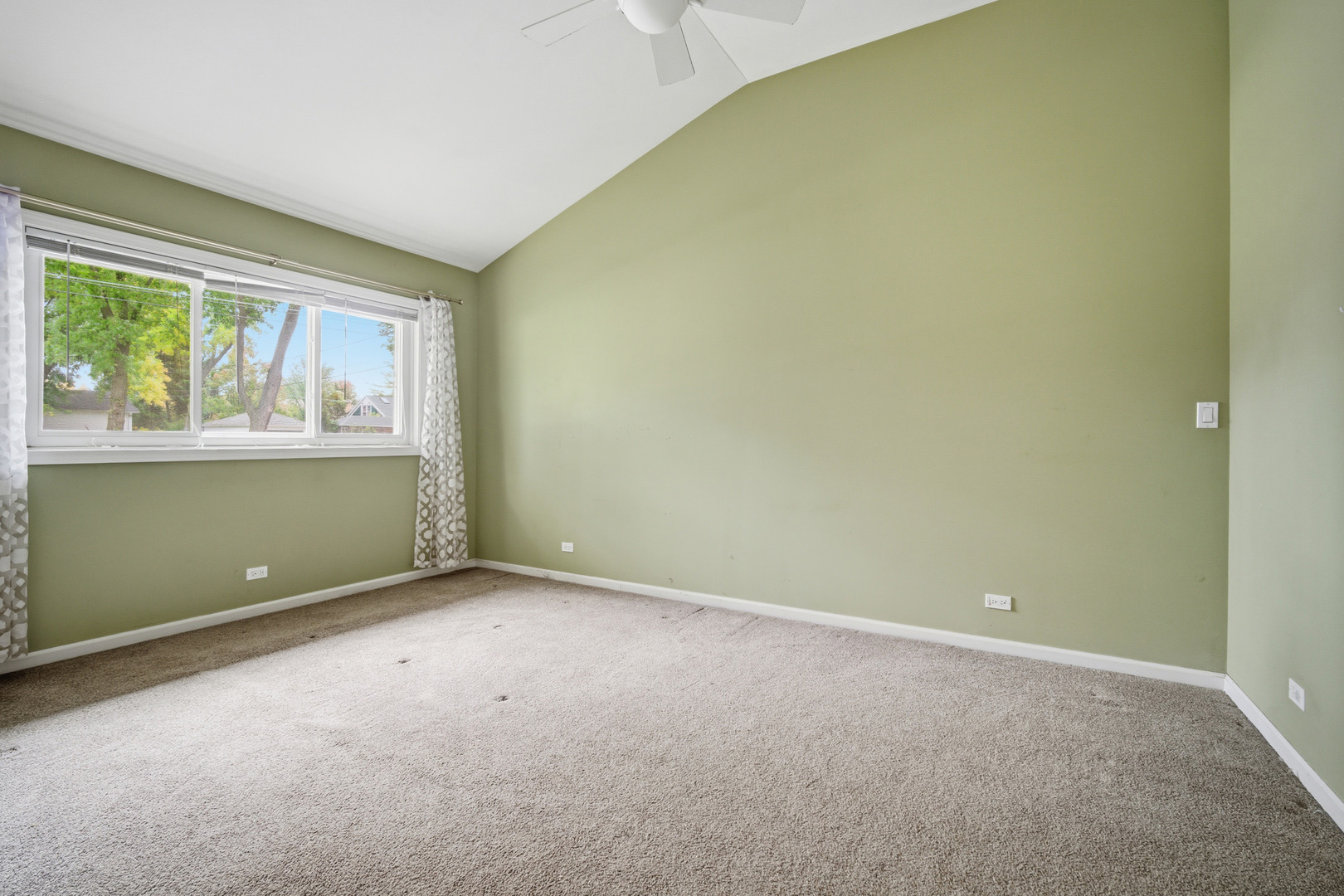 514 S 4th Avenue, Des Plaines, IL 60016