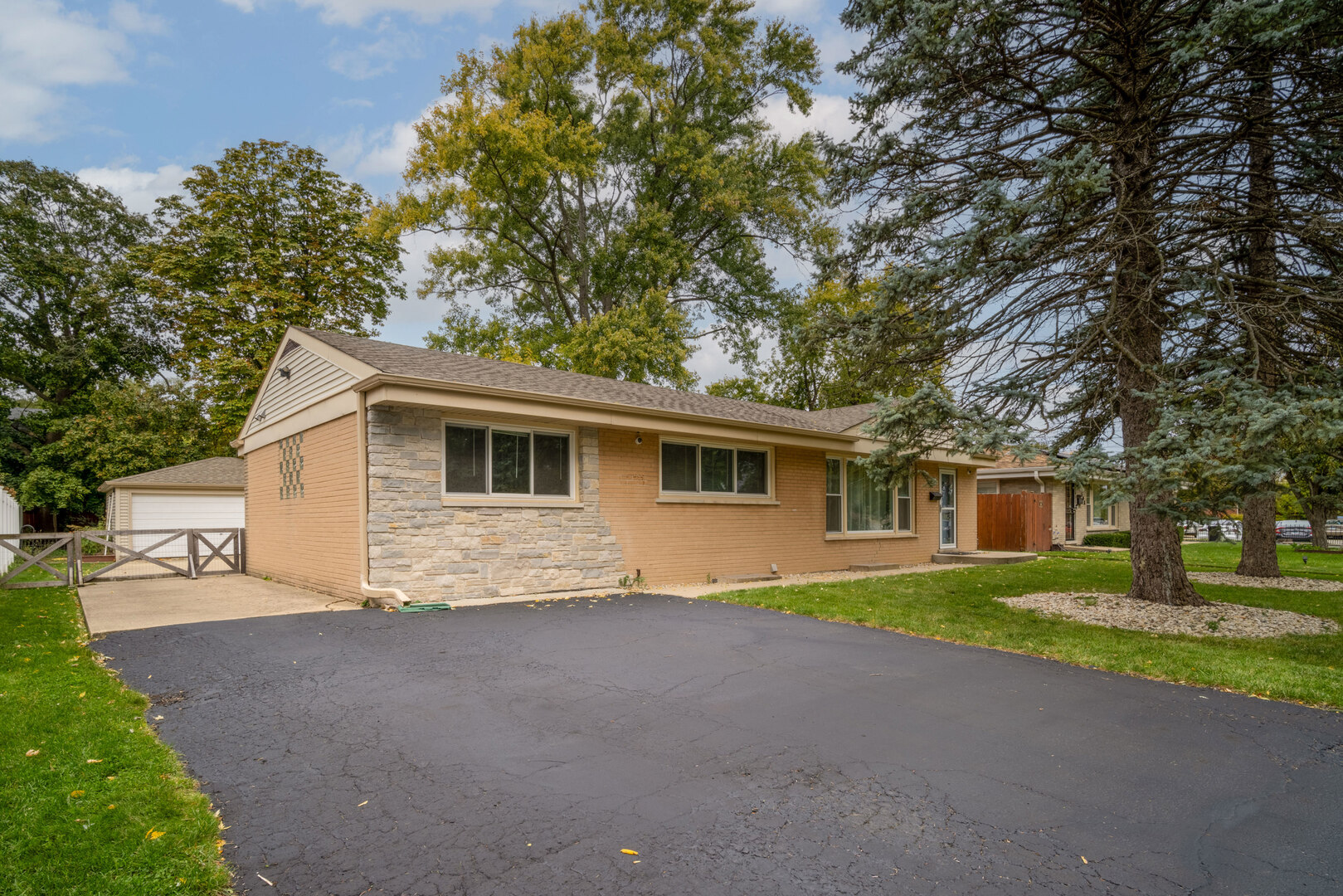 514 S 4th Avenue, Des Plaines, IL 60016