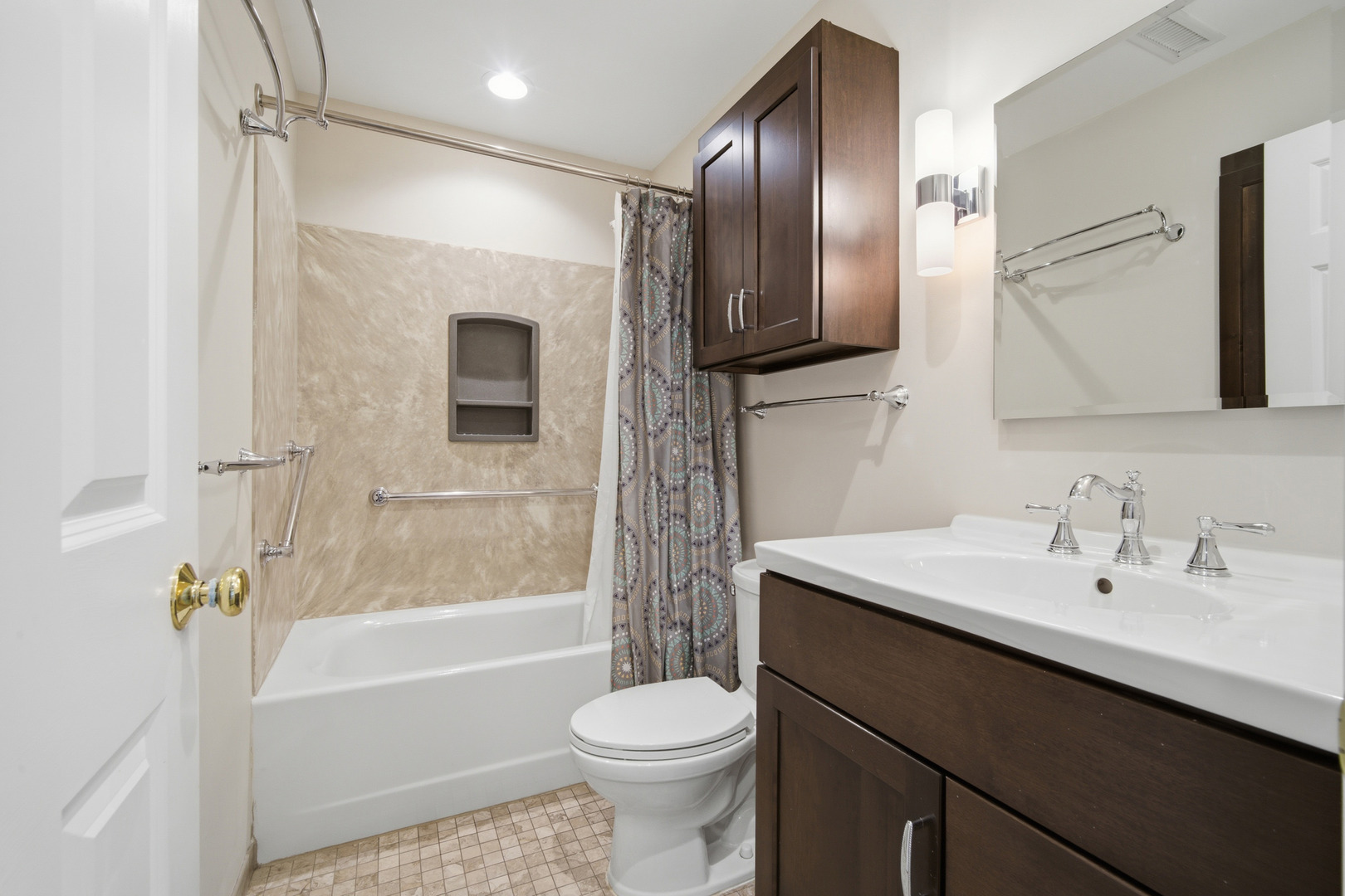 514 S 4th Avenue, Des Plaines, IL 60016