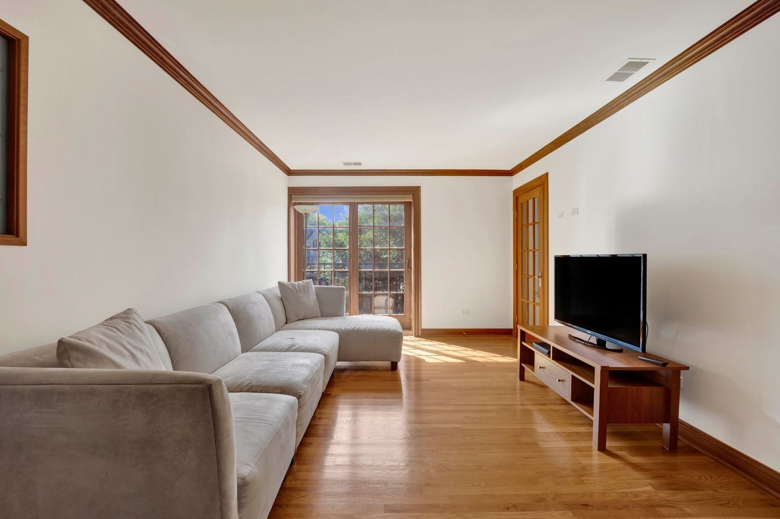 512 W Barry Avenue #401, Chicago, IL 60657