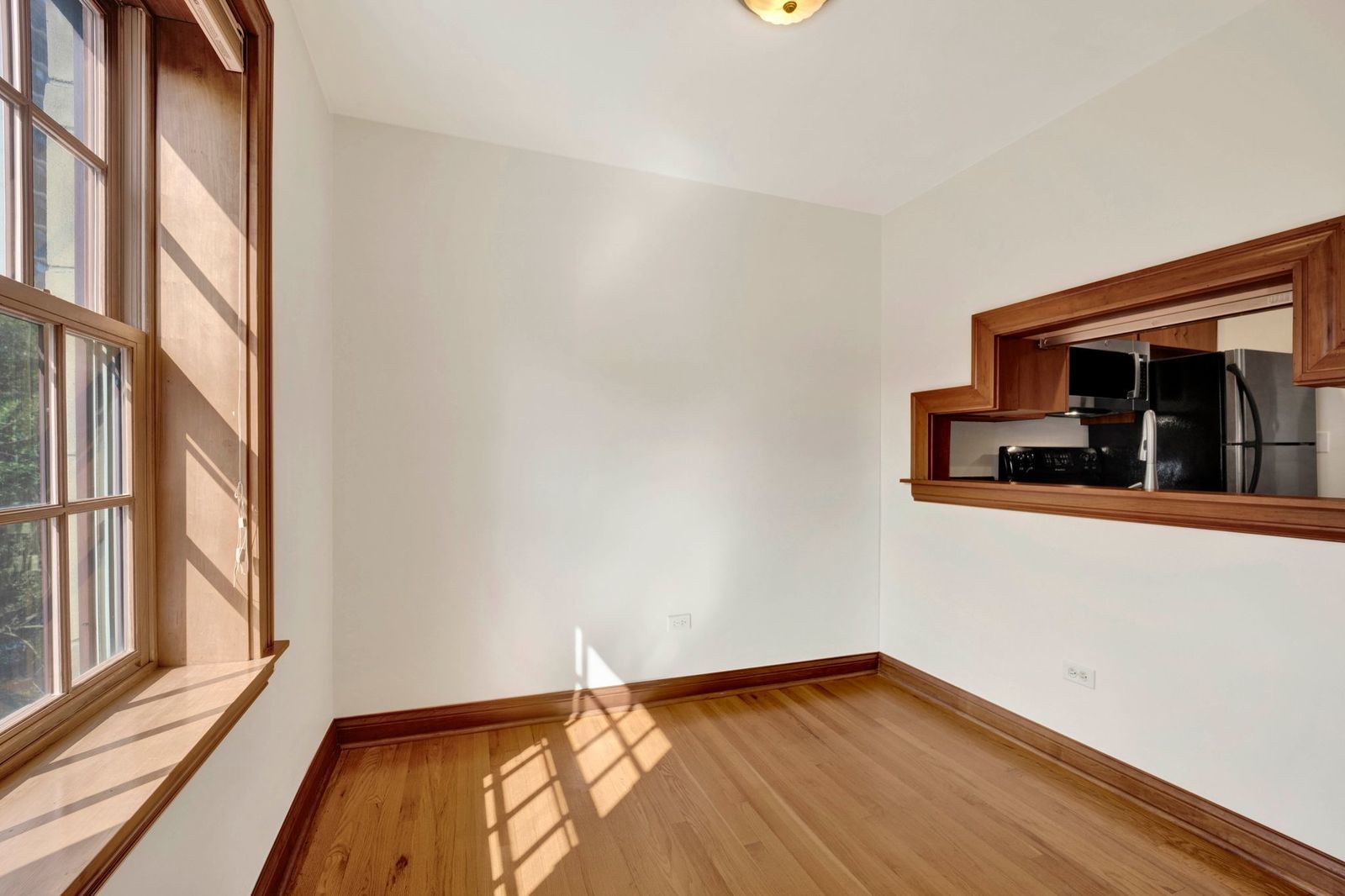 512 W Barry Avenue #401, Chicago, IL 60657