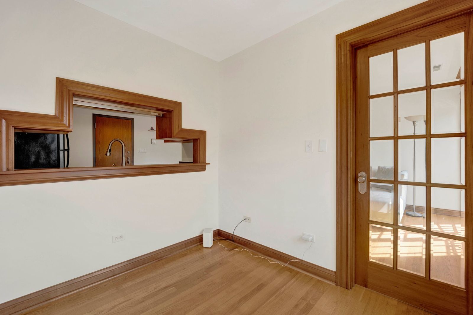 512 W Barry Avenue #401, Chicago, IL 60657