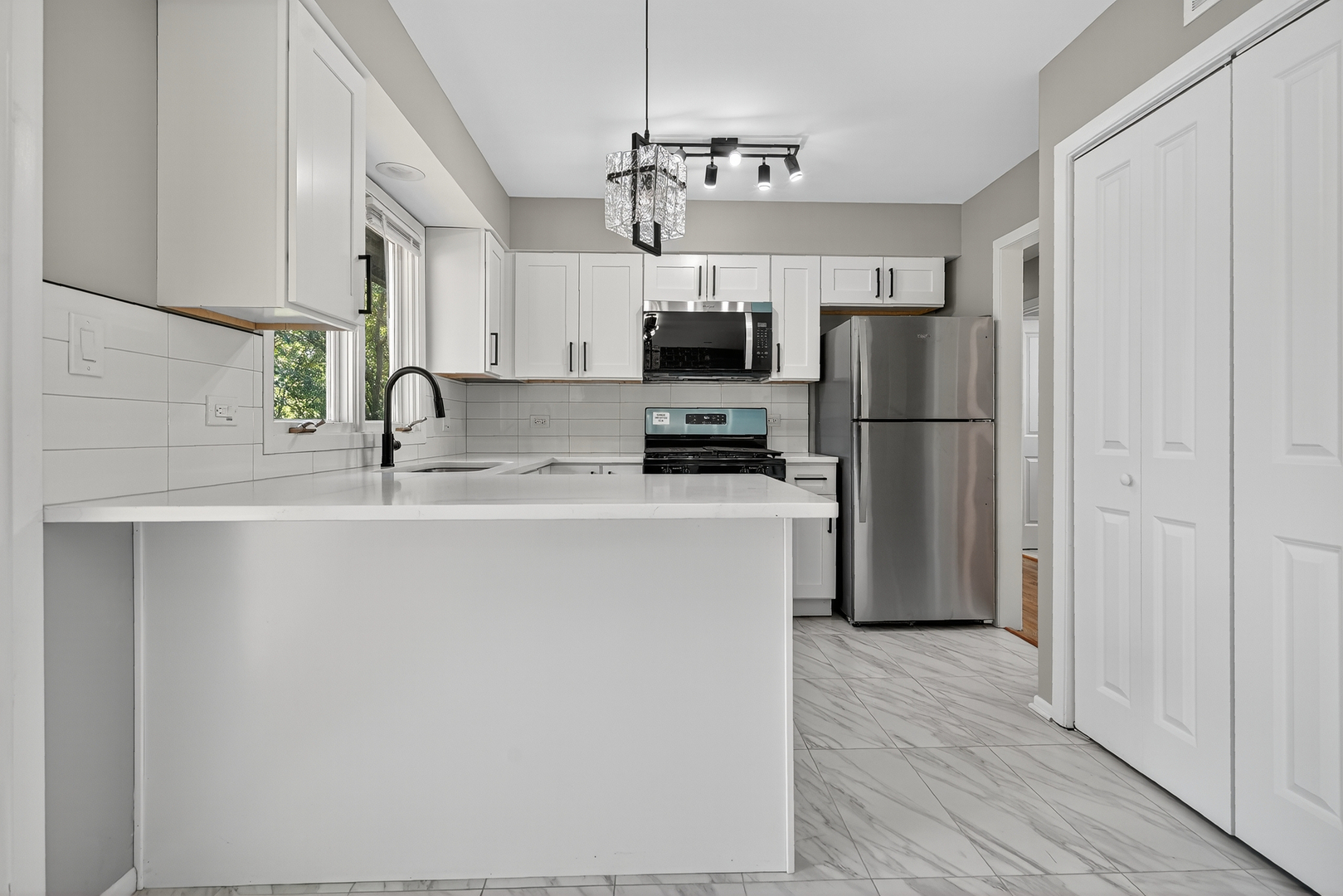 1245 WINAKI Trail, Algonquin, IL 60102