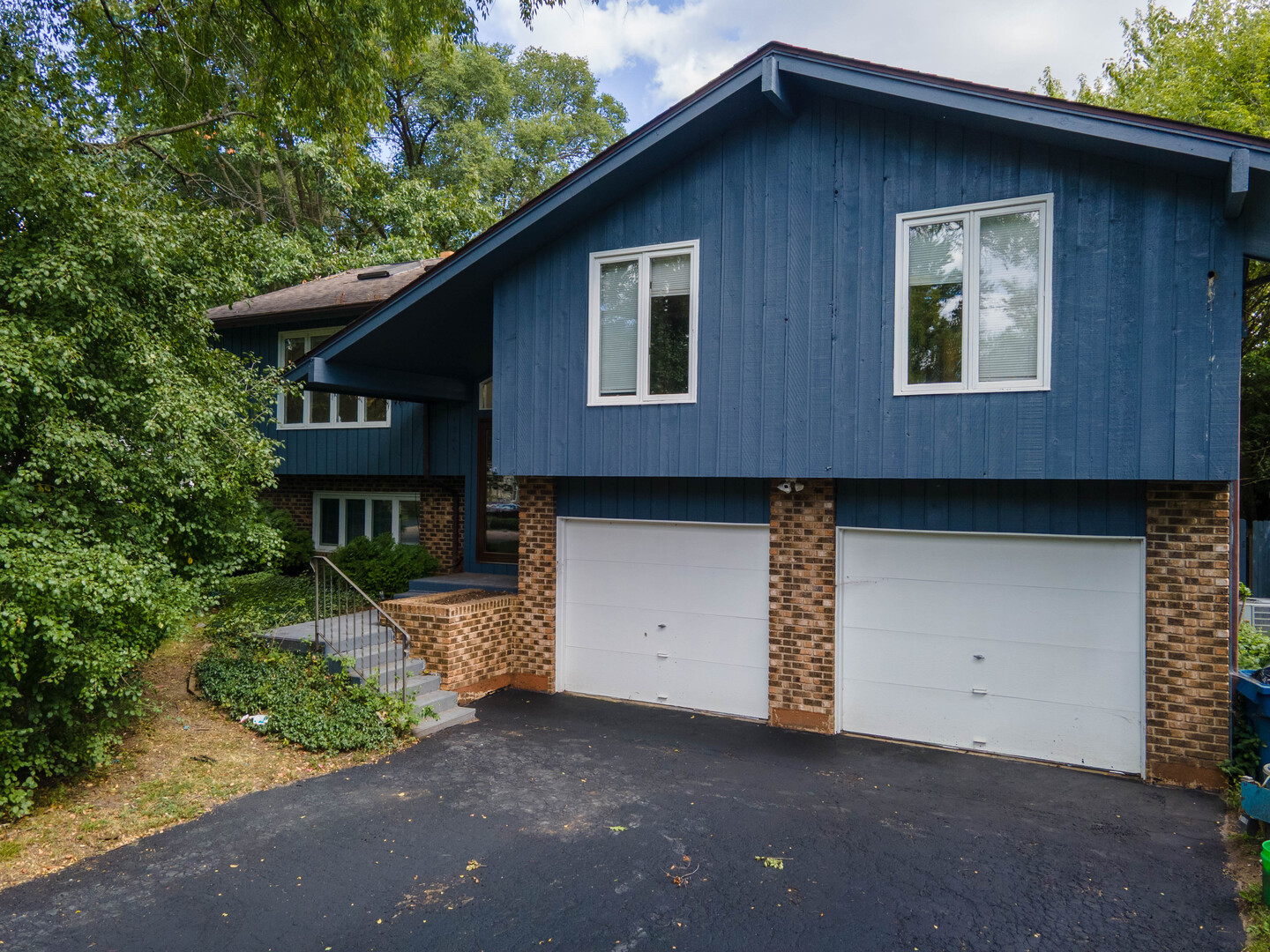 1245 WINAKI Trail, Algonquin, IL 60102