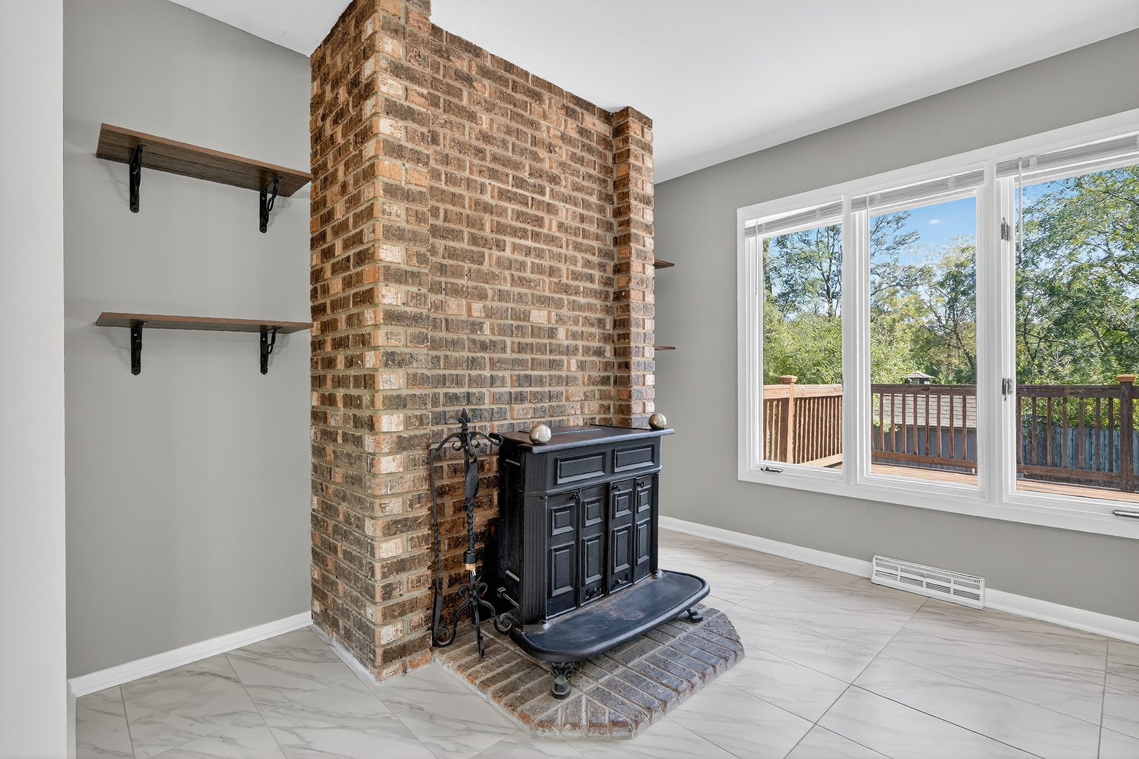 1245 WINAKI Trail, Algonquin, IL 60102