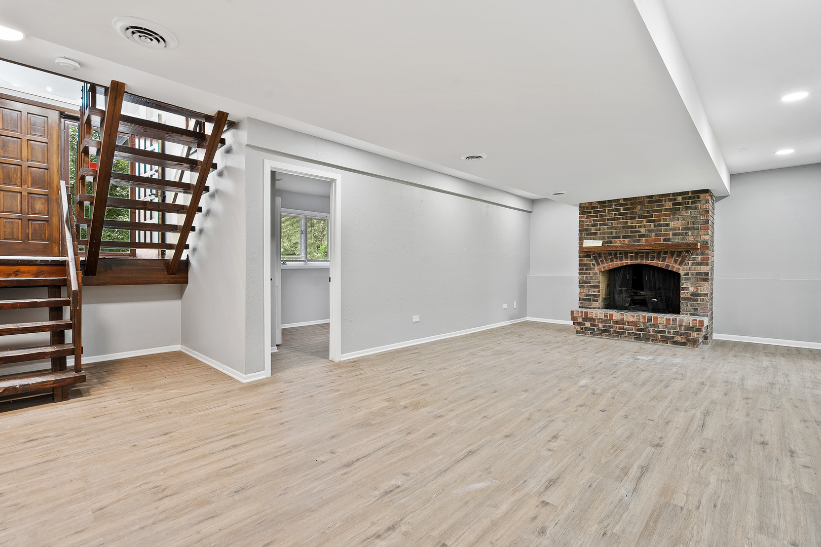 1245 WINAKI Trail, Algonquin, IL 60102