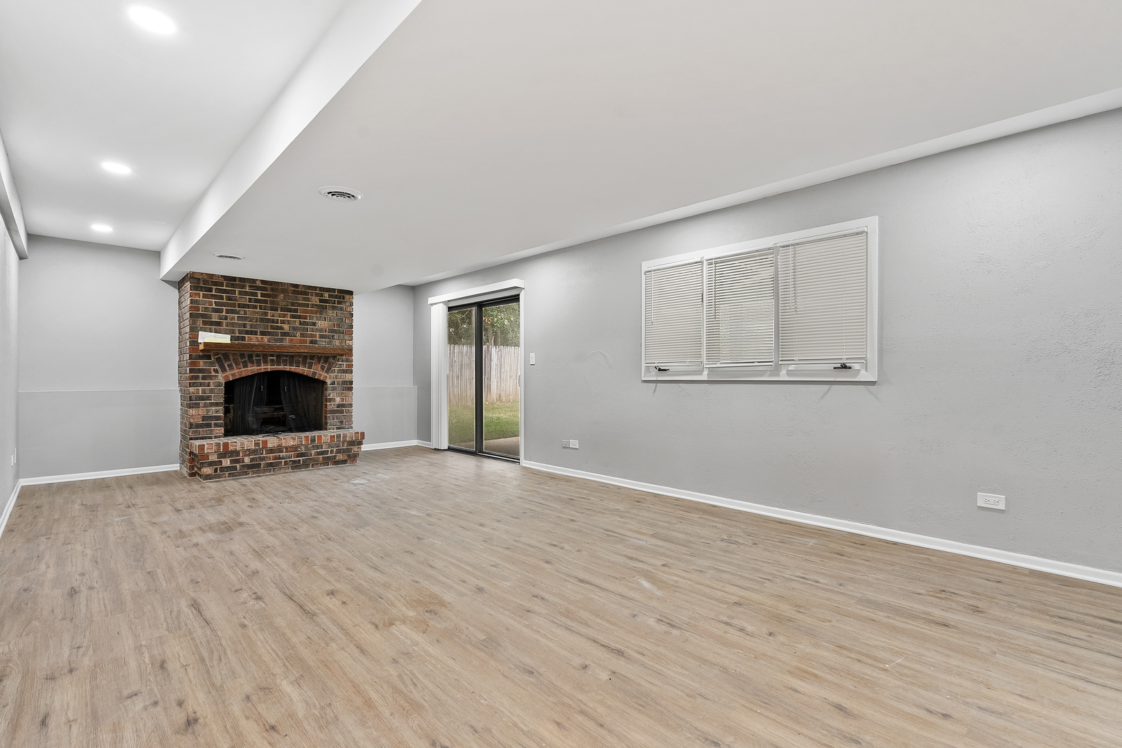 1245 WINAKI Trail, Algonquin, IL 60102