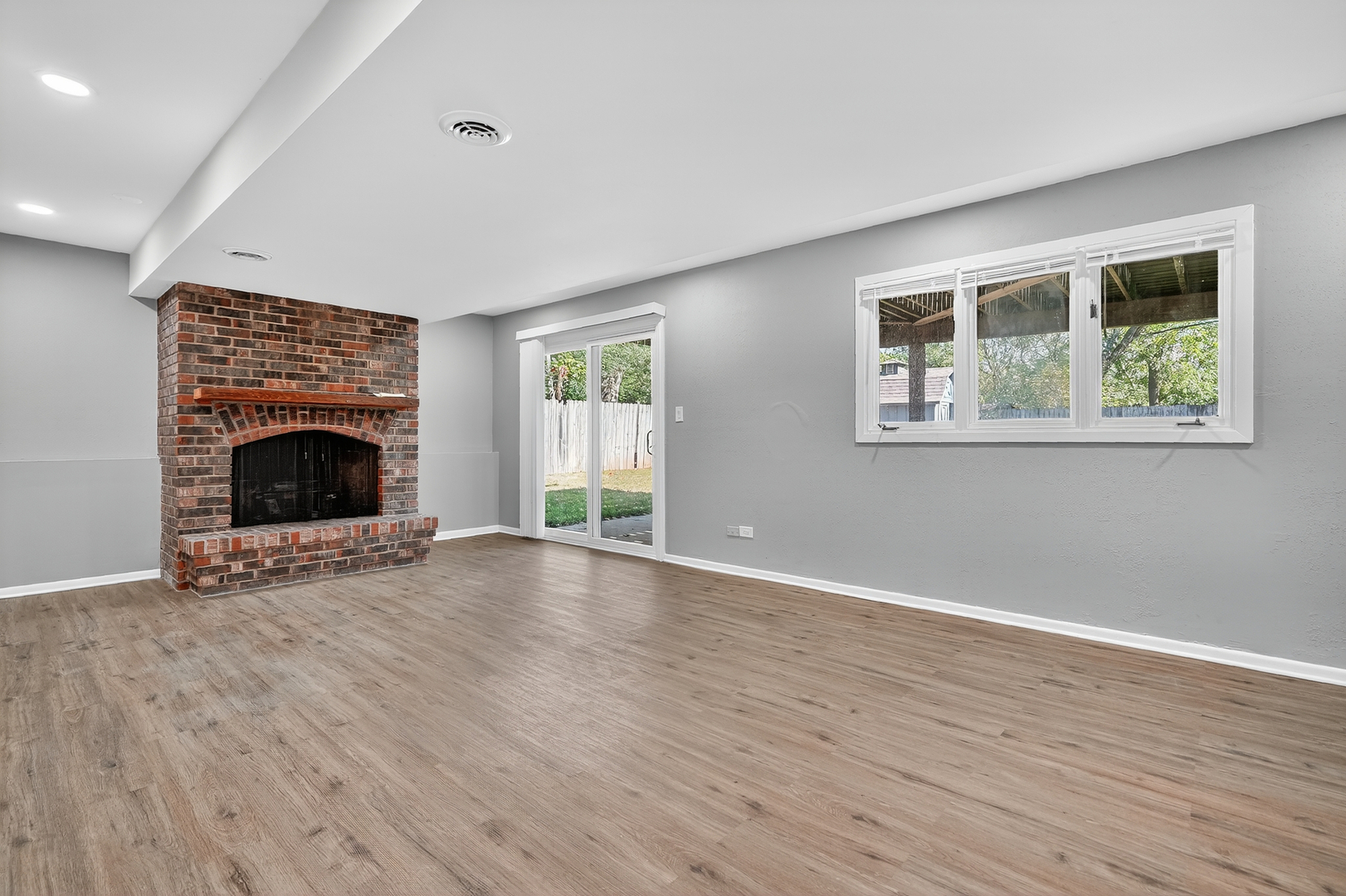 1245 WINAKI Trail, Algonquin, IL 60102