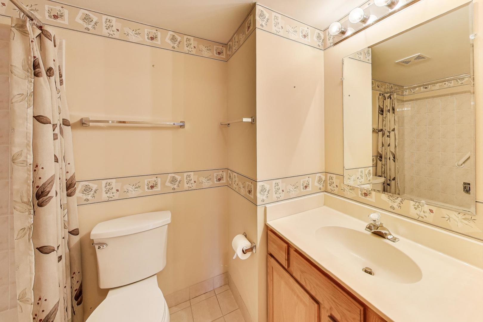 1200 S Prospect Avenue #108, Elmhurst, IL 60126