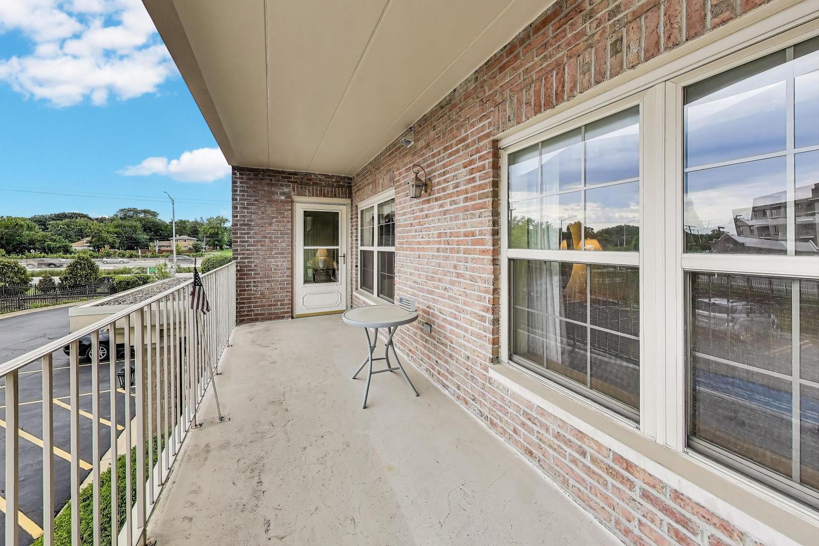 1200 S Prospect Avenue #108, Elmhurst, IL 60126