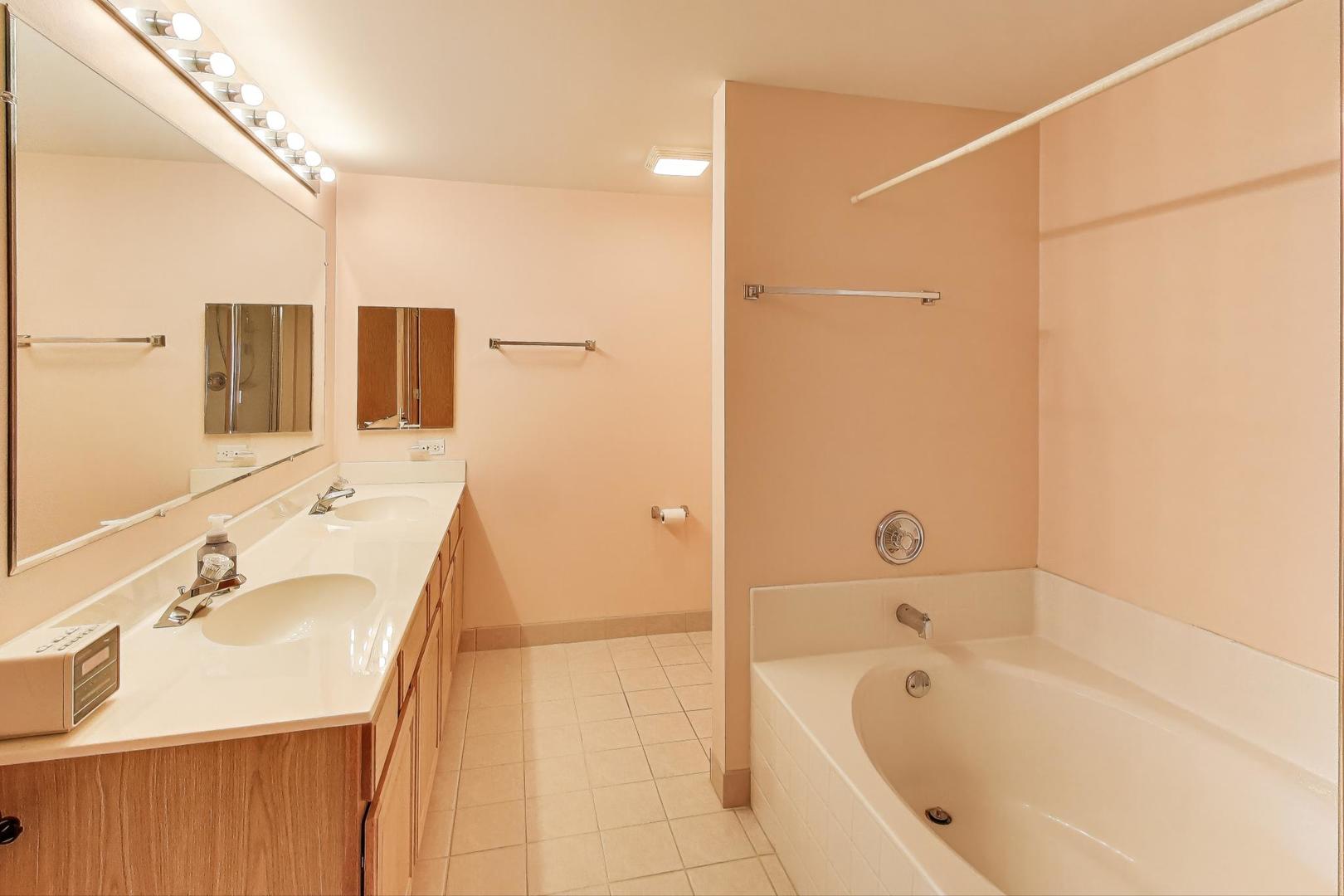 1200 S Prospect Avenue #108, Elmhurst, IL 60126