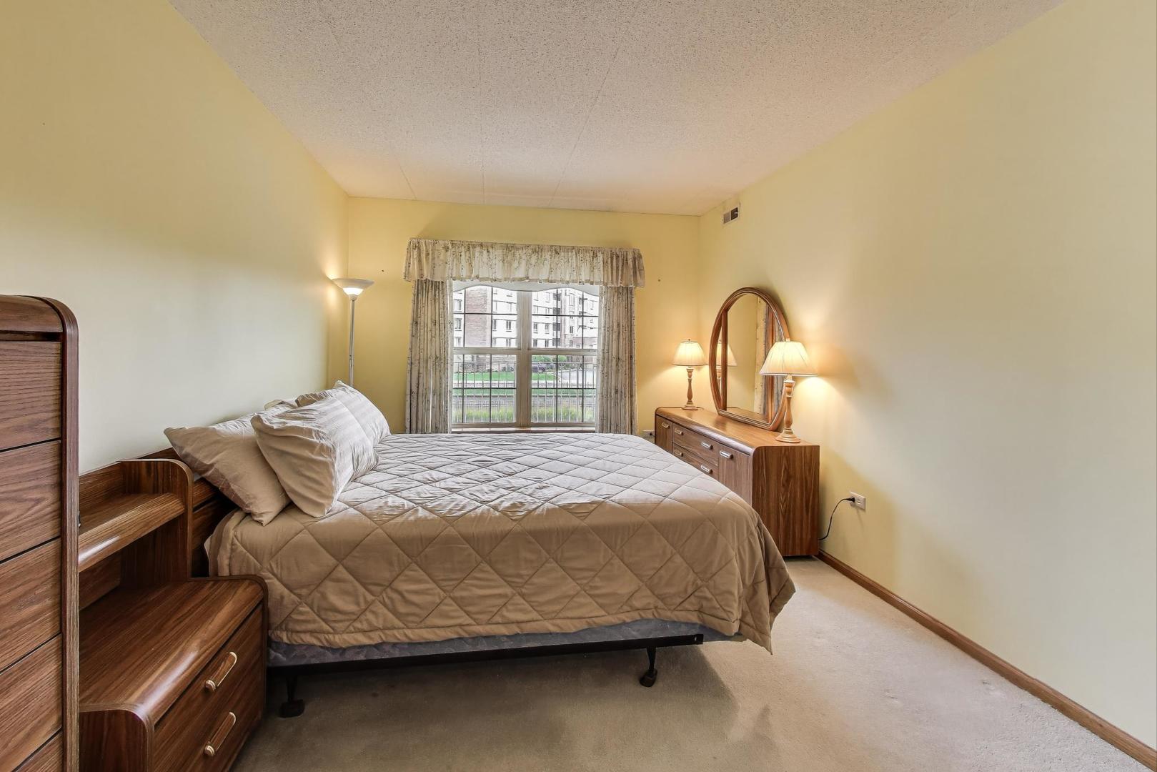 1200 S Prospect Avenue #108, Elmhurst, IL 60126