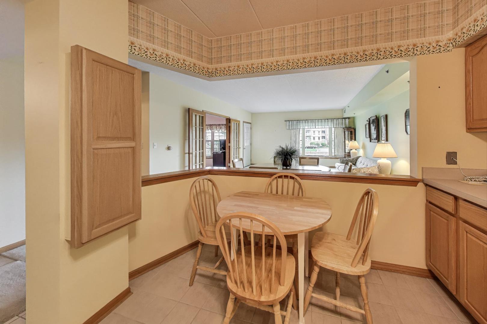 1200 S Prospect Avenue #108, Elmhurst, IL 60126
