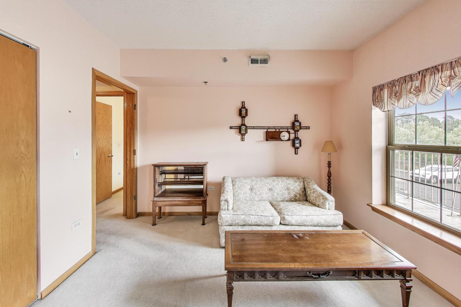 1200 S Prospect Avenue #108, Elmhurst, IL 60126