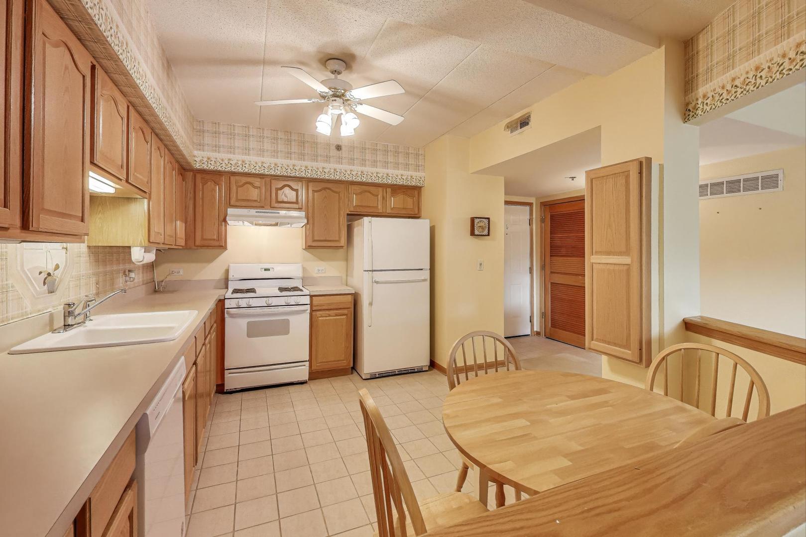 1200 S Prospect Avenue #108, Elmhurst, IL 60126