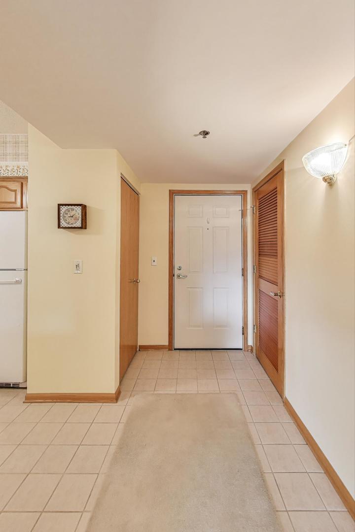 1200 S Prospect Avenue #108, Elmhurst, IL 60126