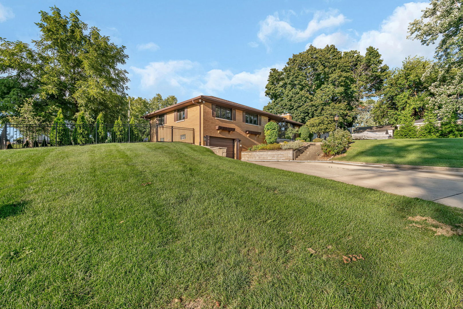 206 DAGGETT Avenue, Lockport, IL 60441