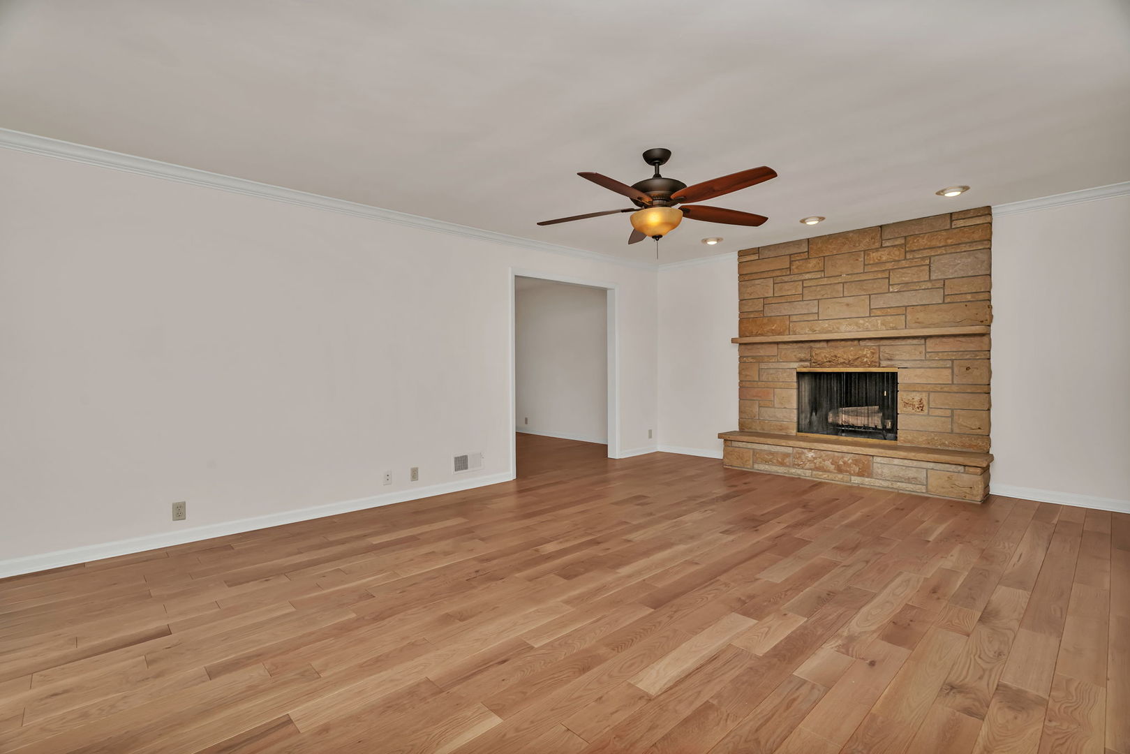 206 DAGGETT Avenue, Lockport, IL 60441