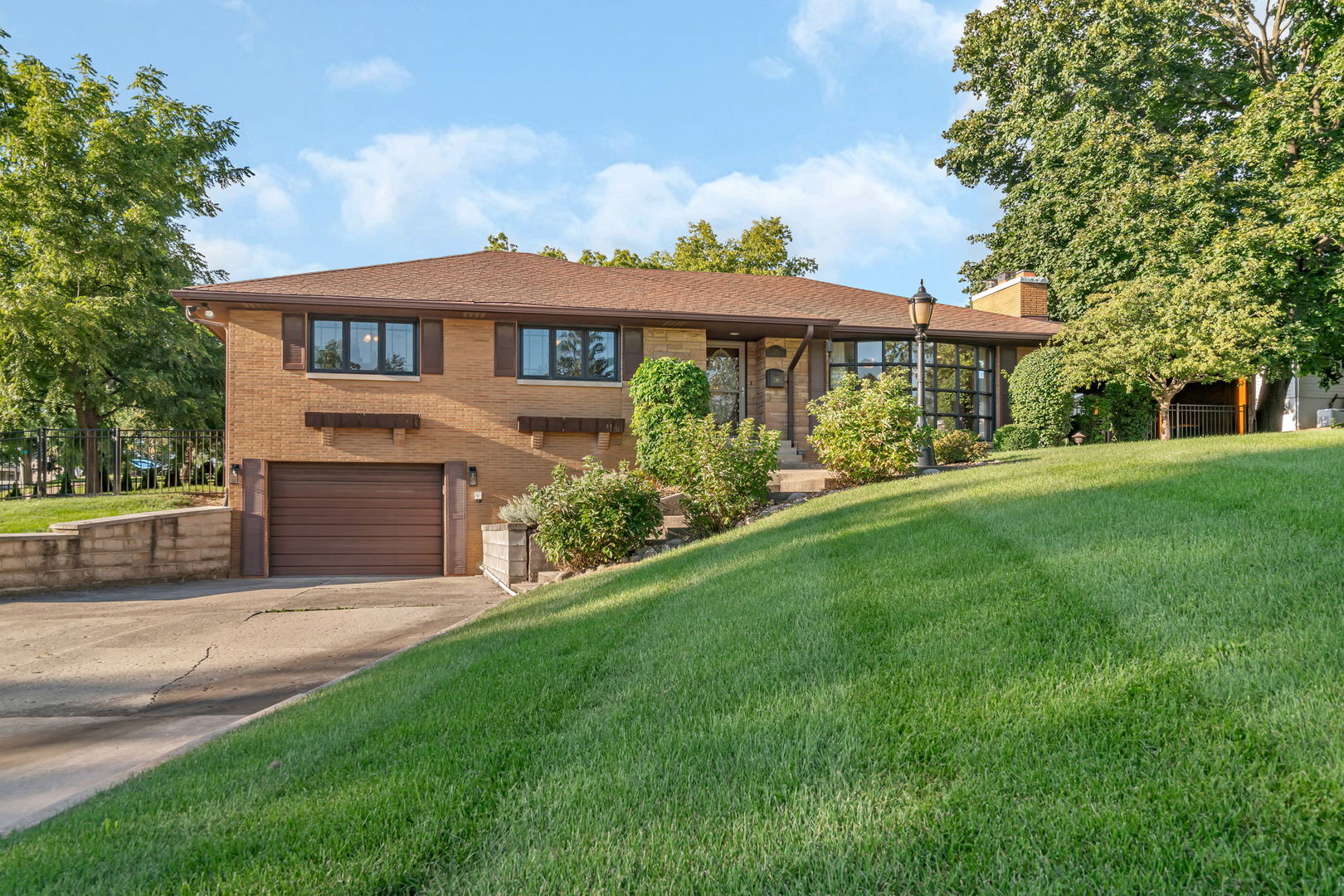 206 DAGGETT Avenue, Lockport, IL 60441