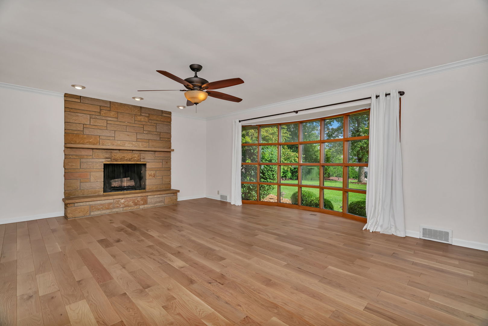 206 DAGGETT Avenue, Lockport, IL 60441