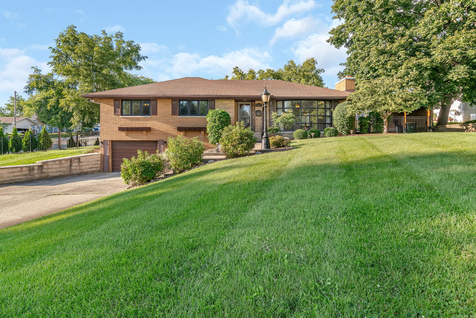 206 DAGGETT Avenue, Lockport, IL 60441