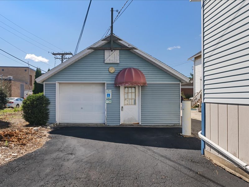 111 W Railroad Avenue, Bartlett, IL 60103