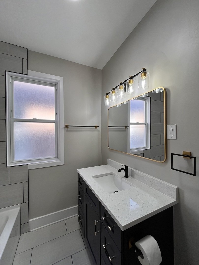 5950 S Artesian Avenue, Chicago, IL 60629