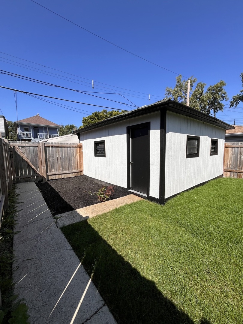 5950 S Artesian Avenue, Chicago, IL 60629