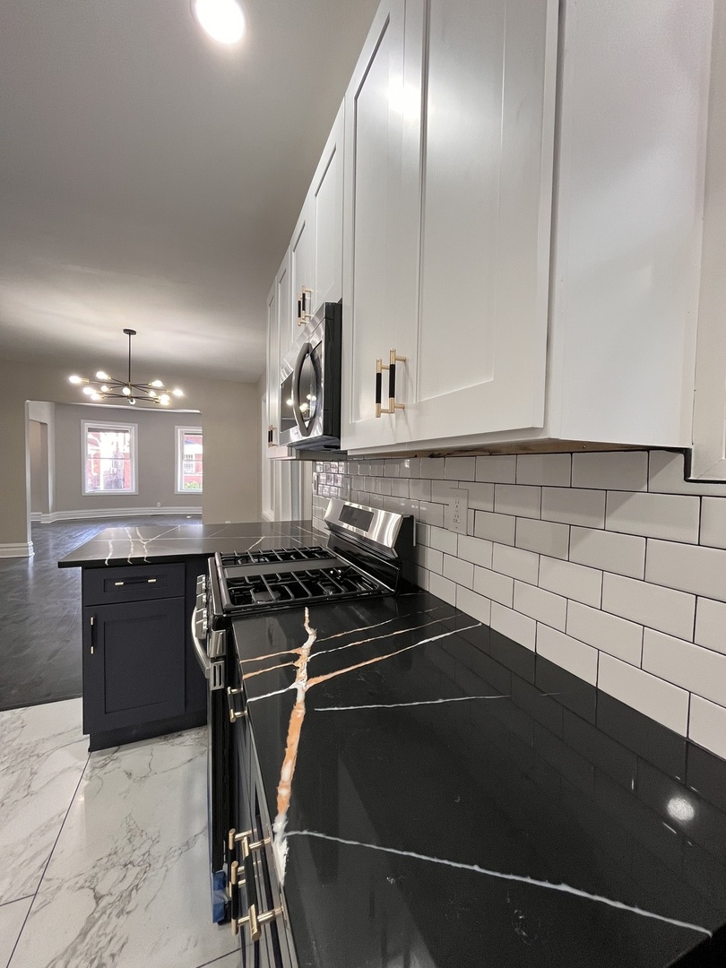 5950 S Artesian Avenue, Chicago, IL 60629
