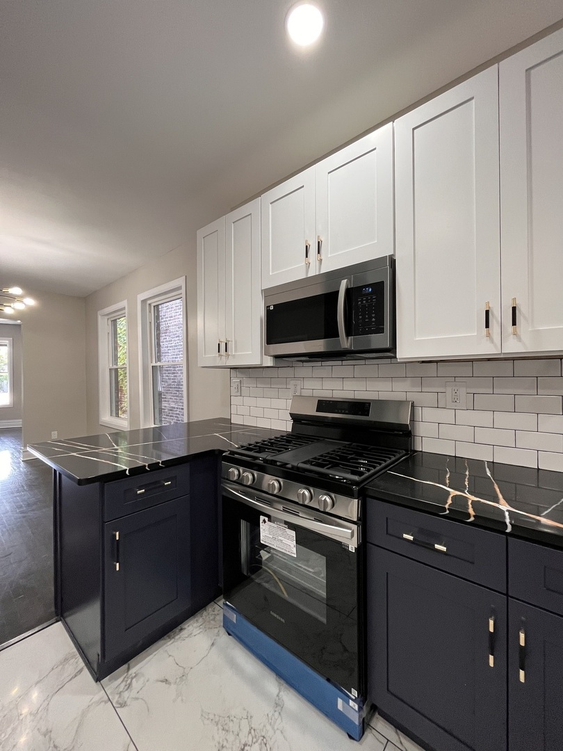 5950 S Artesian Avenue, Chicago, IL 60629