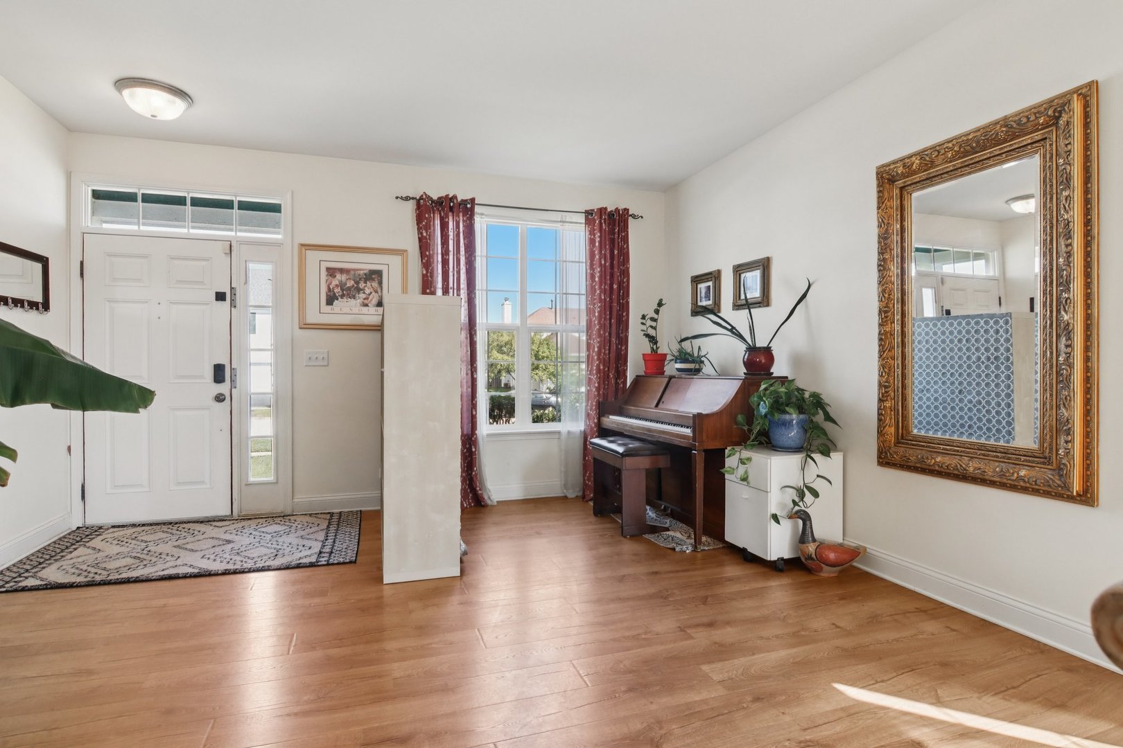 593 W Hamlin Lane, Round Lake, IL 60073