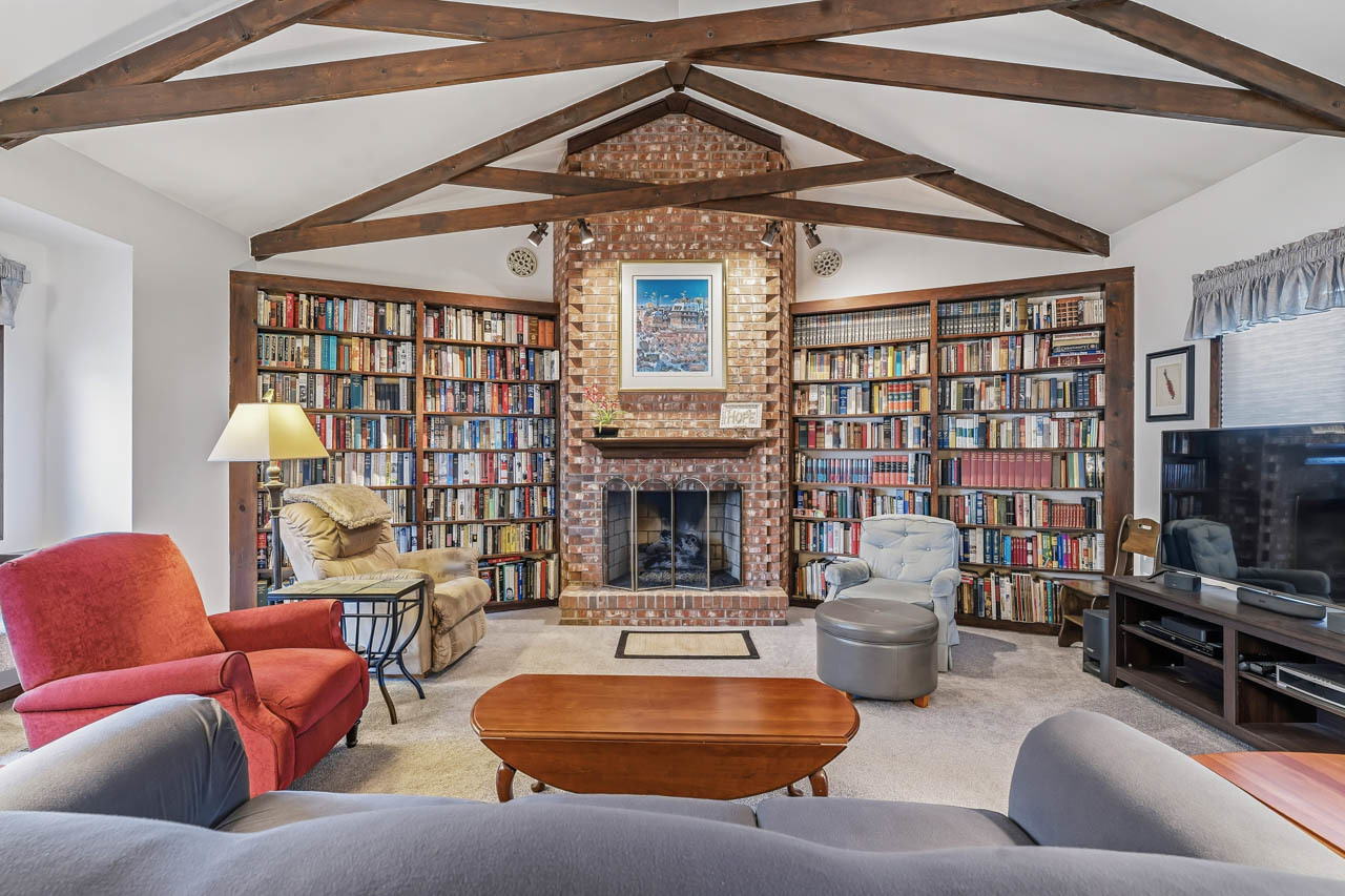 3206 Kingfisher Court, Rolling Meadows, IL 60008