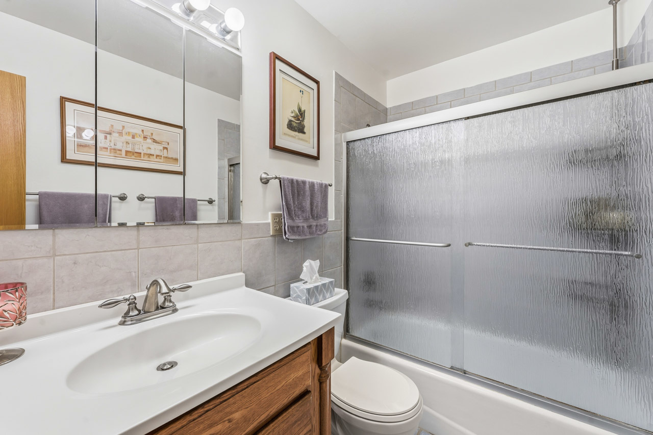 3206 Kingfisher Court, Rolling Meadows, IL 60008