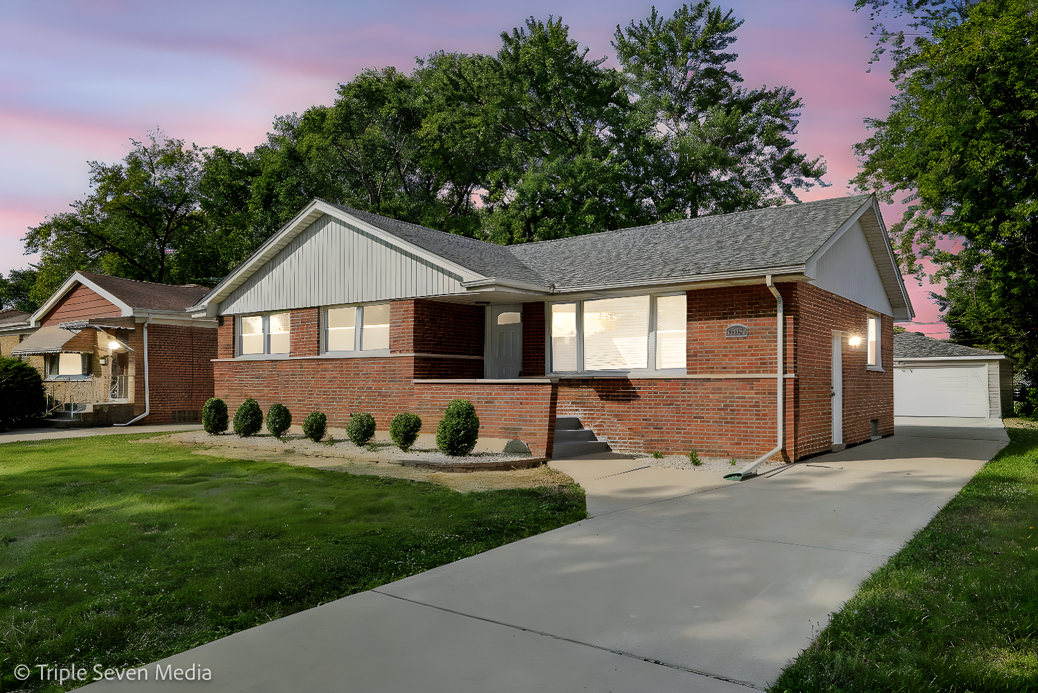 16348 Dobson Avenue, South Holland, IL 60473